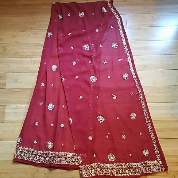 Red Indian wear - Picture 7 of 8